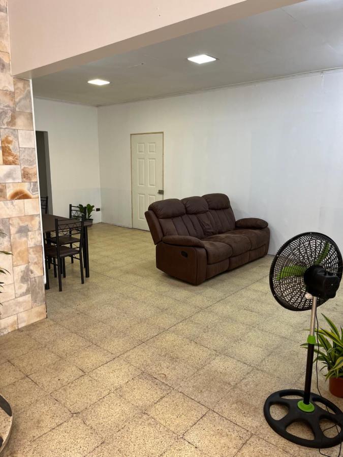 El Parque Bed And Breakfast Αλαχουέλα Εξωτερικό φωτογραφία